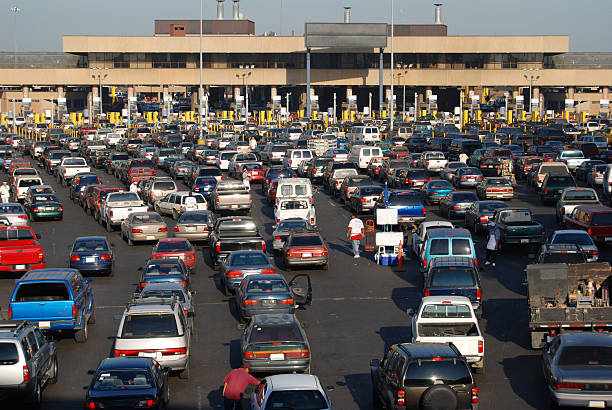 미국 멕시코 국경 - security security staff customs security system 뉴스 사진 이미지