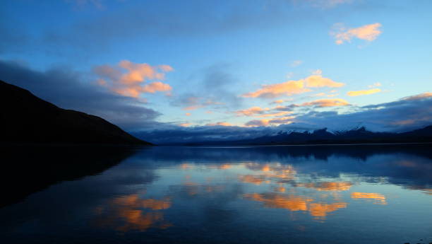 istock Hiking and travel 909512756
