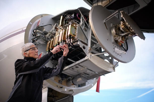 istock Female aircraft mechanic 909516920