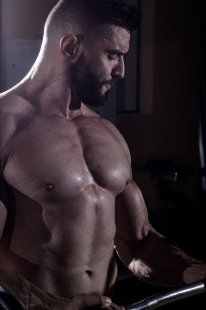 istock Muscle Man in the Gym 909517828