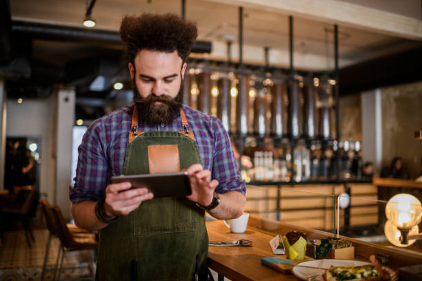 istock Waiter in coffee shop 909518758