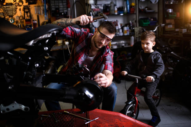 istock Motorcycle repair shop 909518958