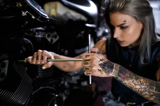 istock Motorcycle repair shop 909519116