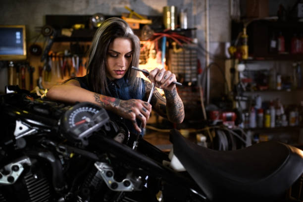 istock Motorcycle repair shop 909519154