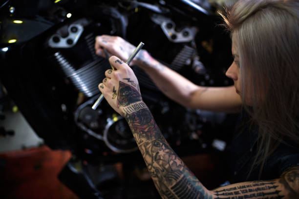istock Motorcycle repair shop 909519374
