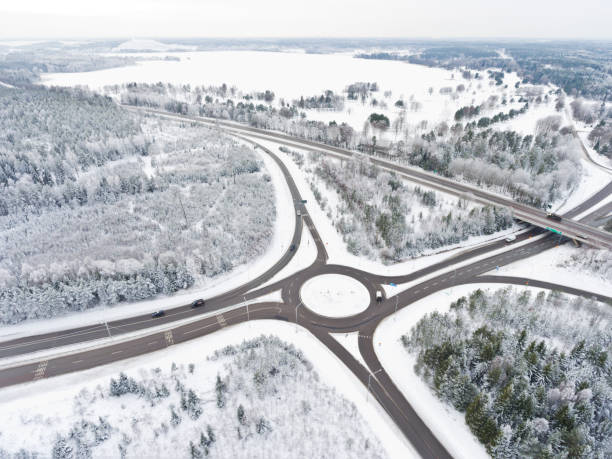 istock Aerial view over a roundabout 909525740