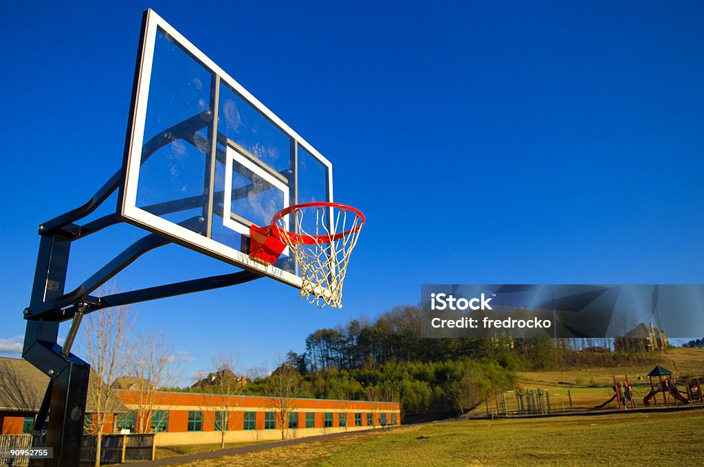 Meta de basquete, na quadra de basquete no Park - Foto de stock de Cesta de Basquete royalty-free