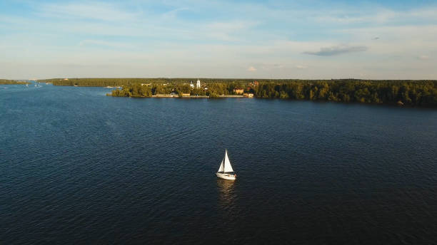 istock Sailing boat on the lake 909542622