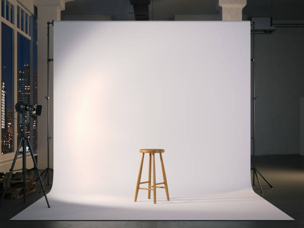 modernes fotostudio mit leeren bildschirm und holzstuhl. 3d-rendering - fotosession stock-fotos und bilder