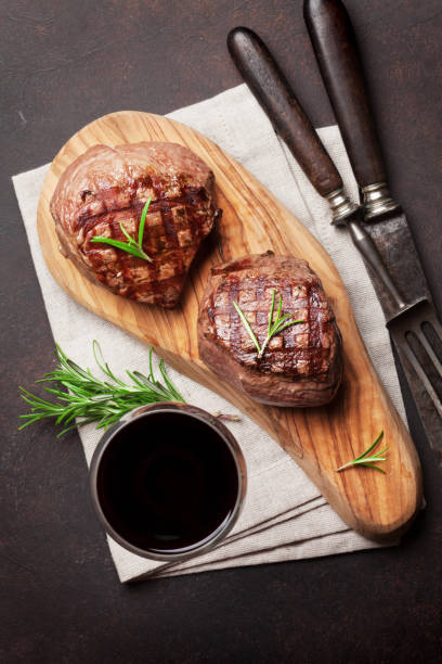 istock Grilled fillet steak with wine 909549728