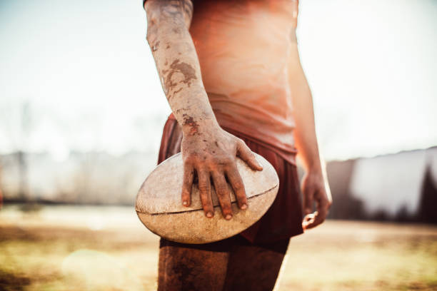 le rugby est rugueux - mudball photos et images de collection