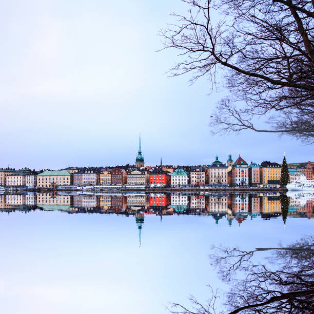 altstadt in stockholm, schweden - stockholm sweden gamla stan town square stock-fotos und bilder