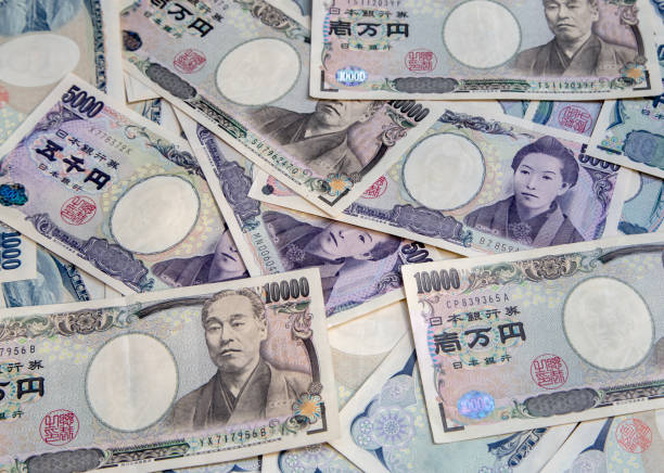 istock Japanese currency yen bank notes 909565166