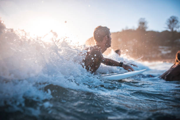 istock Young friends surfing in Australia 909575140