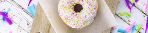 istock Horizontal bakground of donuts on a wooden 909582584
