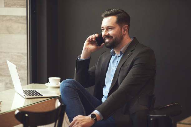 istock Businessman sitting in cafe. 909598080