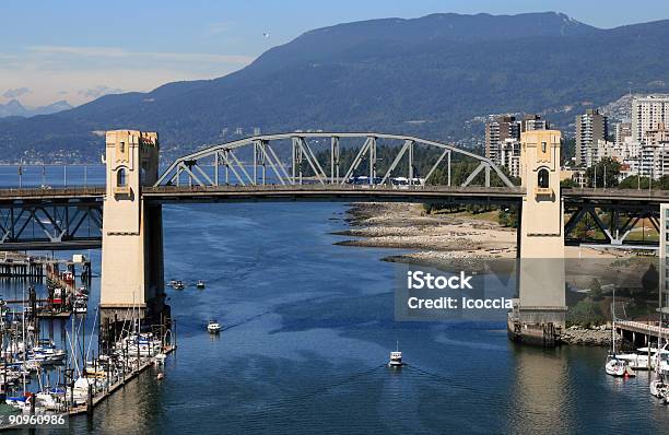 Burrard Street Bridge Vancouver - Fotografias de stock e mais imagens de Admirar a Vista - Admirar a Vista, América do Norte, Ao Ar Livre