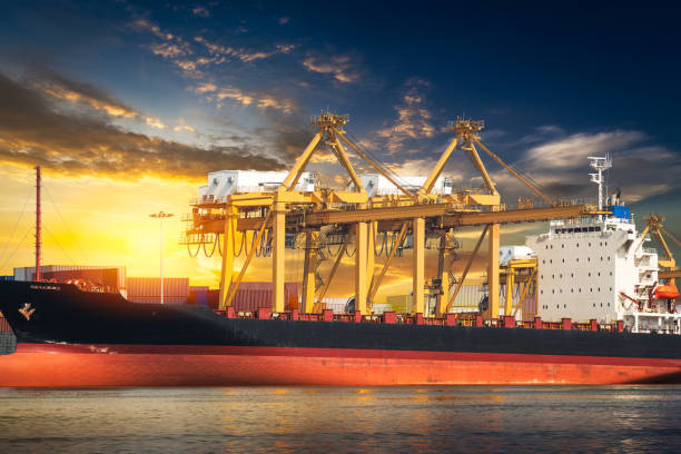 istock Commercial shipping port 909613628