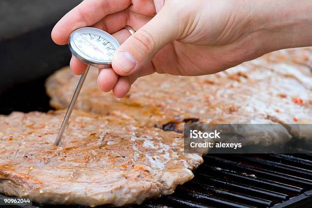 Verifica Di Carne - Fotografie stock e altre immagini di Termometro - Termometro, Carne, Cibo