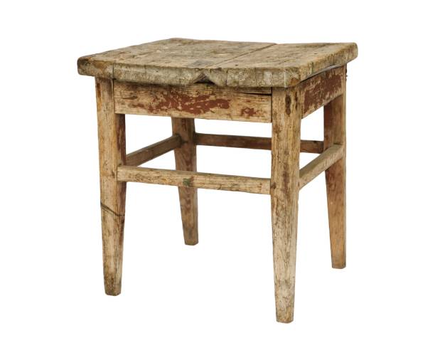 Ancien tabouret de bois, isolé sur fond hwite. - Photo