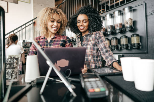 istock Planning and  sales in retail 909655502