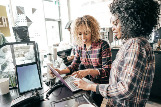 istock Calculating taxes 909655518