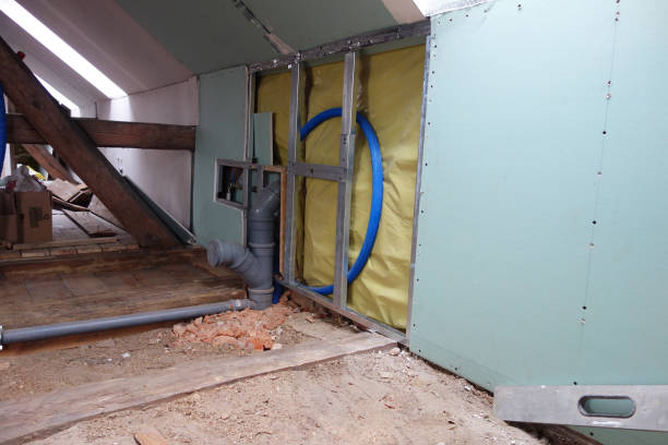 istock Plumbing pipes exposed in future bathroom 909661302