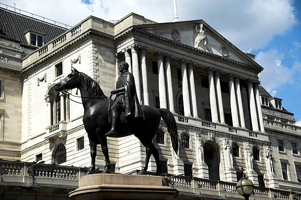 banco da inglaterra - london england bank of england bank skyline imagens e fotografias de stock