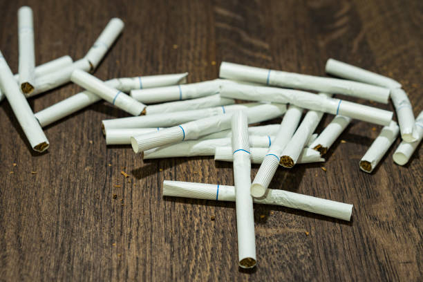 istock Cigarettes on the table. Broken and whole. Close-up. 909664908