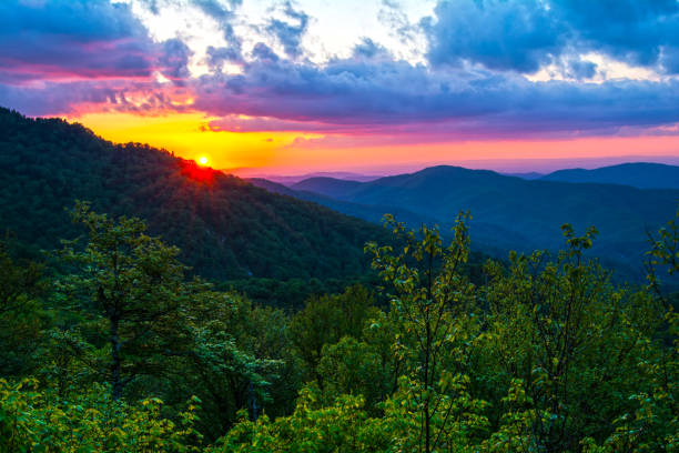 istock Sunset Over the Roan Highlands 909671034