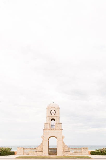 istock Worth Avenue Clock Tower in Palm Beach 909674936