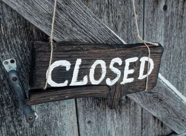 istock Closed sign on old door 909689472