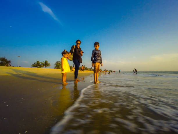 istock family on the beach 909689532
