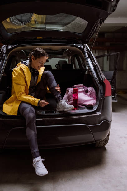 istock Young Woman Getting ready for her Daily Jogging Routine 909698720