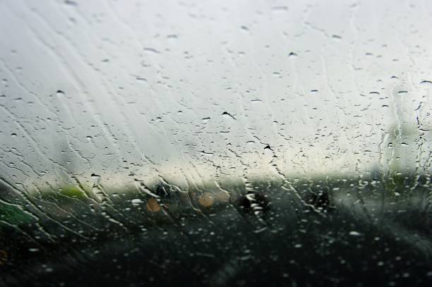 istock Car window in the rain 909700888