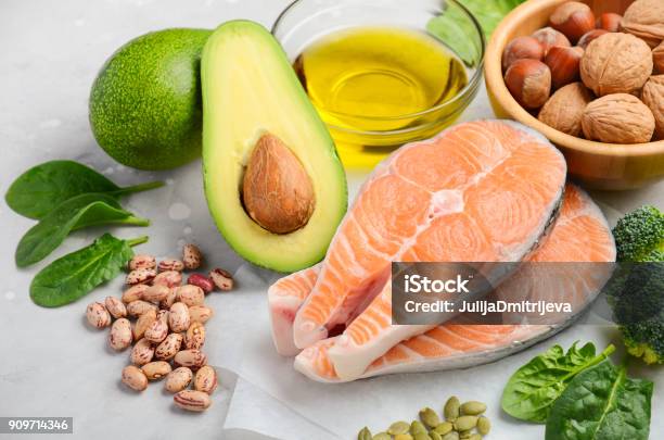 Selección De Alimentos Saludables Para El Corazón Concepto De Vida Foto de stock y más banco de imágenes de Omega-3