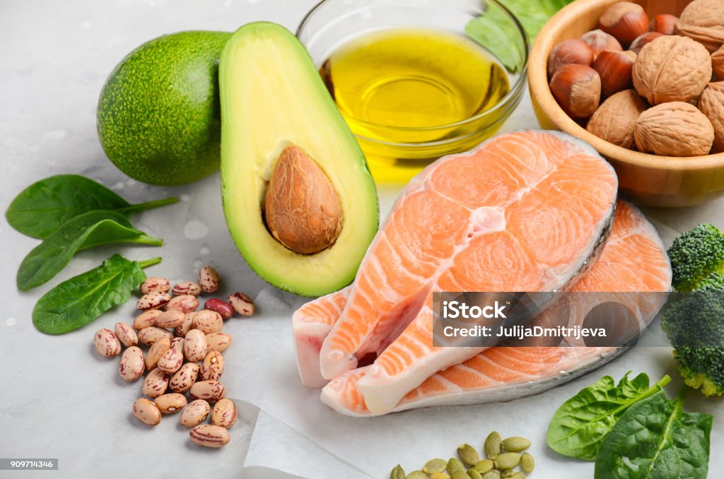 Selezione di cibo sano per il cuore, concetto di vita. - Foto stock royalty-free di Omega-3