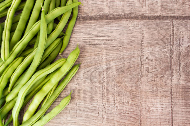 istock Fresh green beans on wooden 909718534