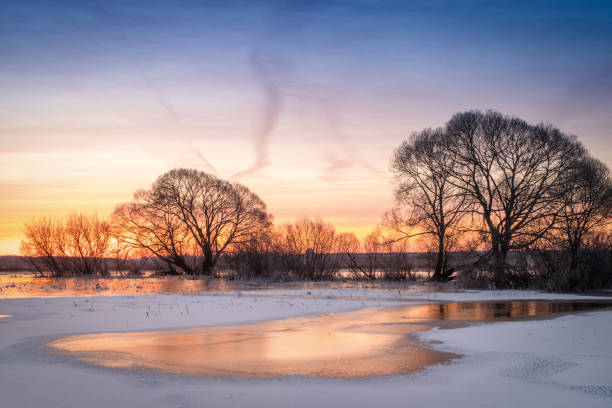 istock sunrise in the winter morning 909725518