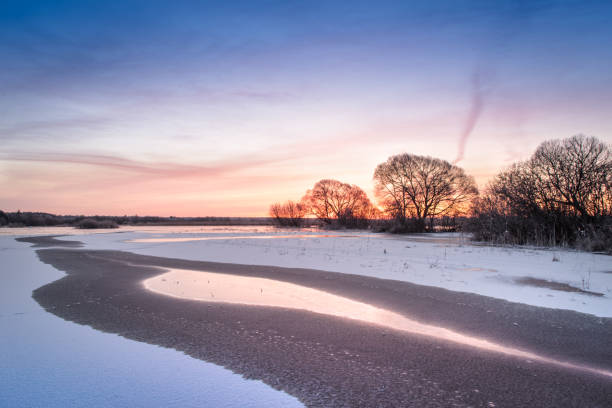 istock sunrise in the winter morning 909725790
