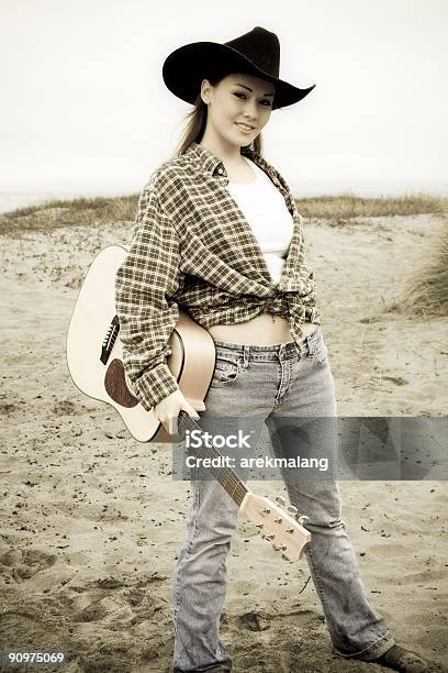 기타 Player 여자 카우보이에 대한 스톡 사진 및 기타 이미지 - 여자 카우보이, 가수, 갈색 머리
