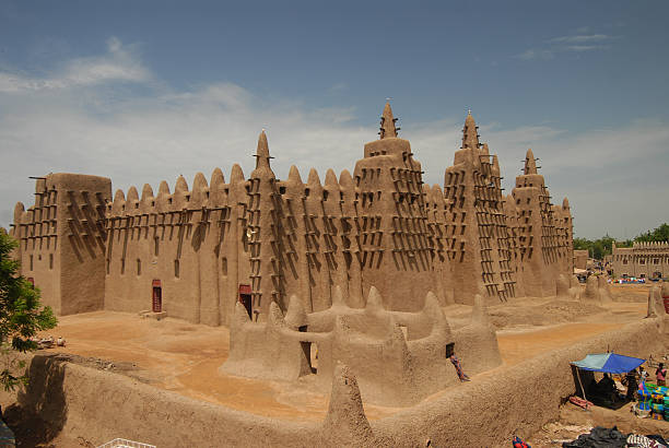 grande mesquita de djenné lama - africa blue cloud color image imagens e fotografias de stock