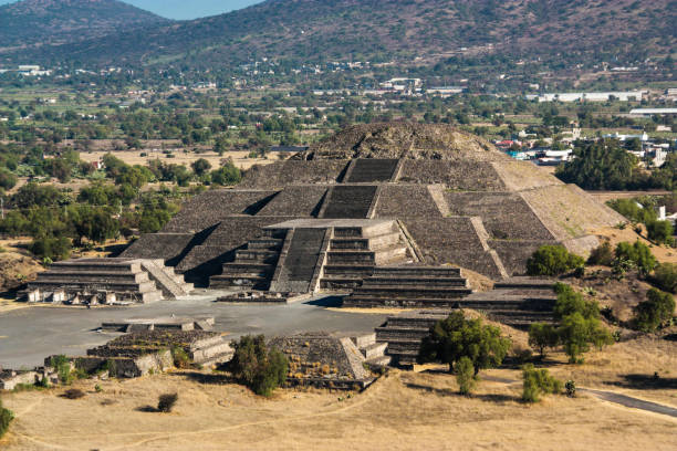 istock Teotihuacan Pyramid of the Moon 909762646