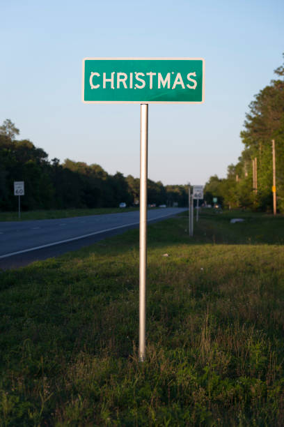 istock Road sign for Christmas, Florida 909763004