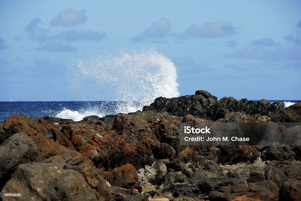 Vagues déferlantes de l'océan - Photo de Côte rocheuse libre de droits