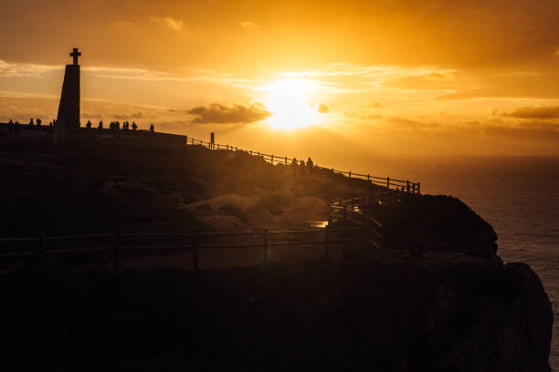 ロカ岬ヨーロッパのほとんどの西部ポイント - sintra sunset cross outdoors ストックフォトと画像