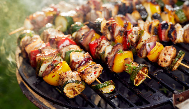 istock Grilled skewers on a grilled plate 909775792