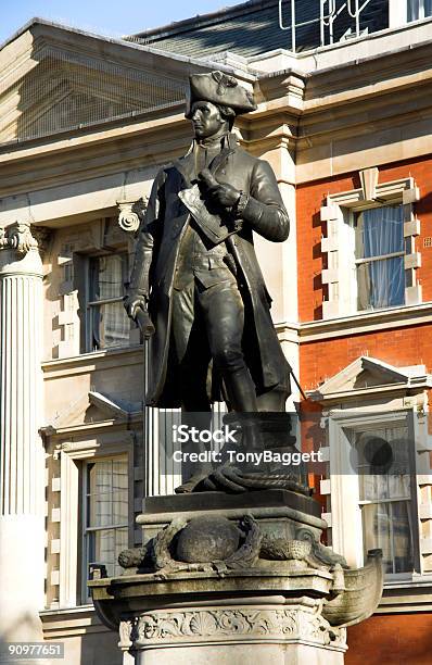 Photo libre de droit de Capitaine Cook Statue banque d'images et plus d'images libres de droit de Admiralty Arch - Admiralty Arch, Angleterre, Bâtiment vu de l'extérieur