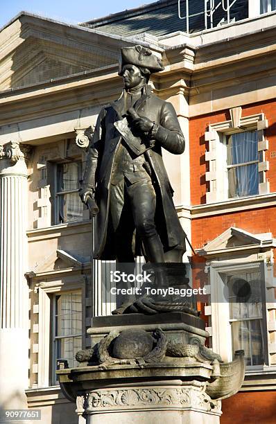 Captain Cook Estátua - Fotografias de stock e mais imagens de Admiralty Arch - Admiralty Arch, Antigo, Ao Ar Livre