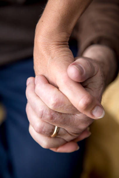 istock Support and love for older people 909778774